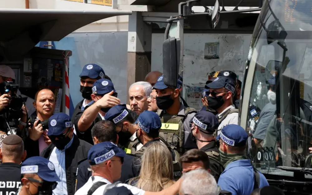 Netanyahu terrorun baş verdiyi ərazidə -FOTOLAR